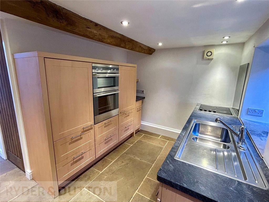 Property photo 3 of 28 Kitchen