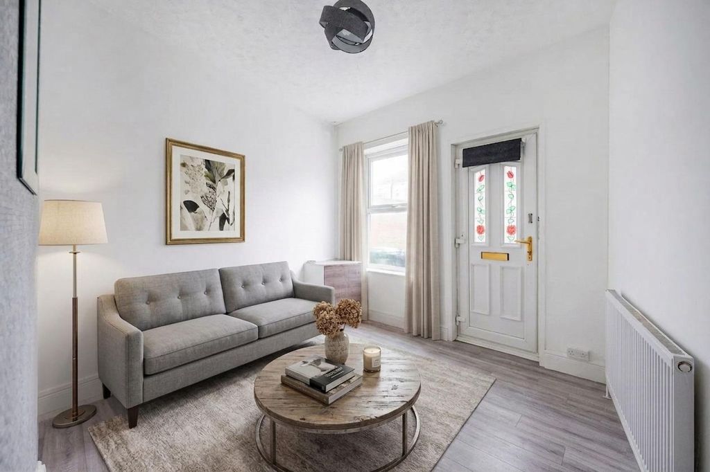 Property photo 2 of 11