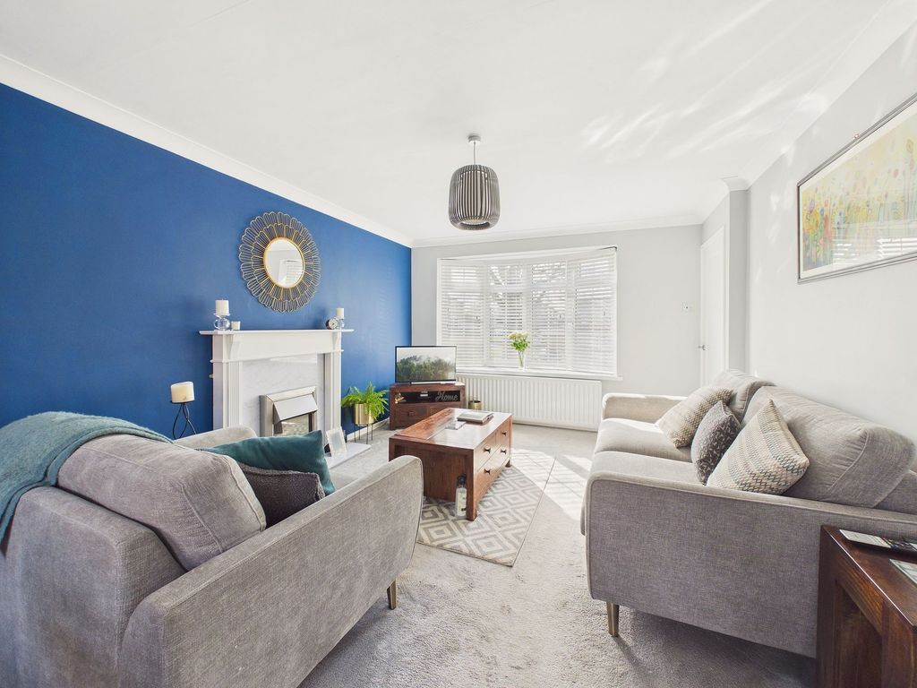 Property photo 2 of 14 Lounge