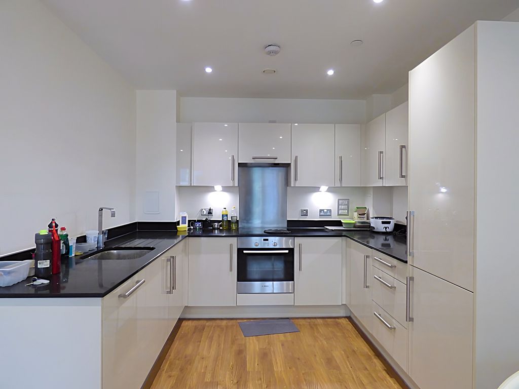 Property photo 2 of 16 Modern Kitchen
