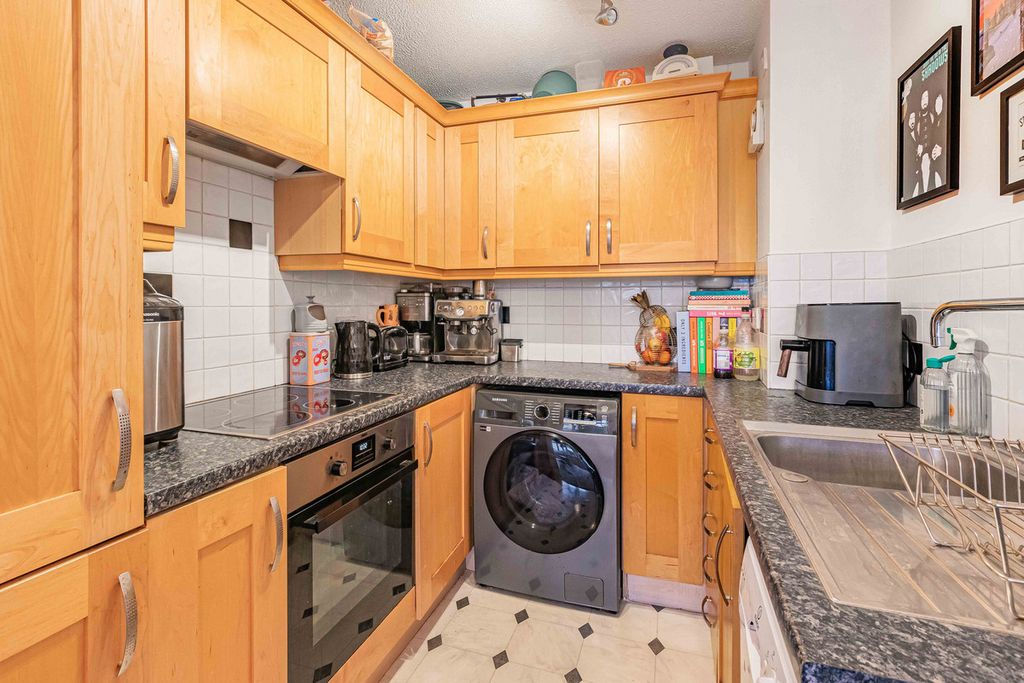 Property photo 3 of 18