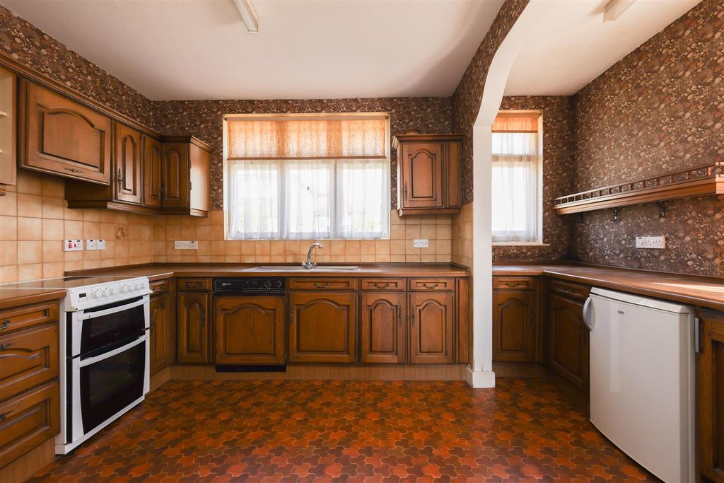 Property photo 2 of 21 Kitchen