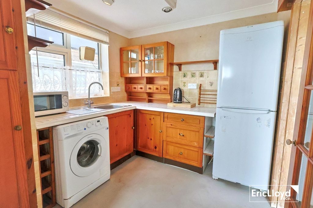 Property photo 3 of 16 Photo 6