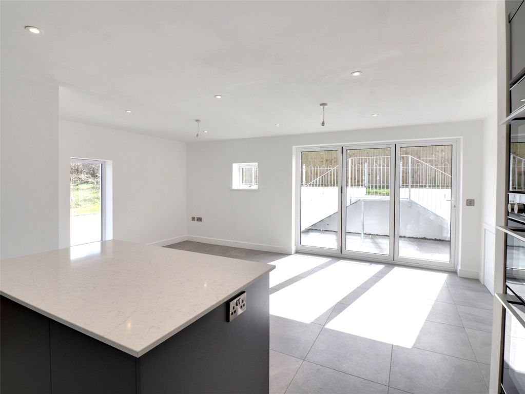 Property photo 3 of 12 3 - Picture No. 08