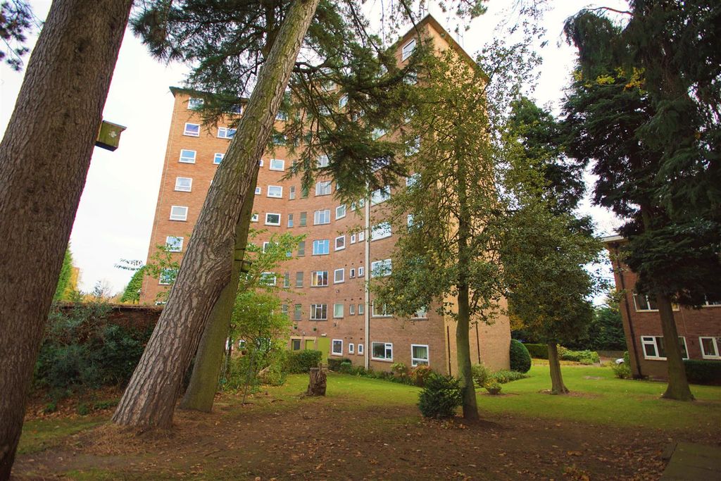 Property photo 1 of 11 Approach