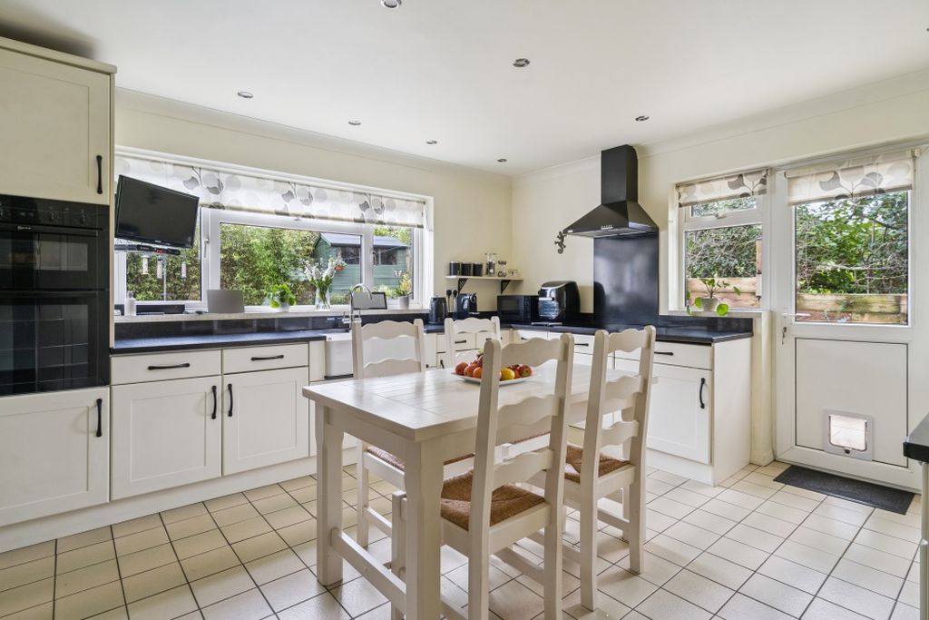 Property photo 3 of 16 Photo 4