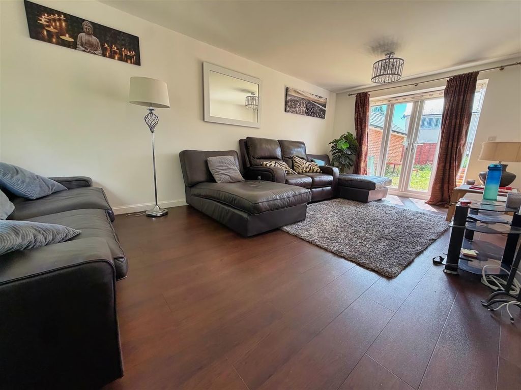 Property photo 3 of 10 Lounge