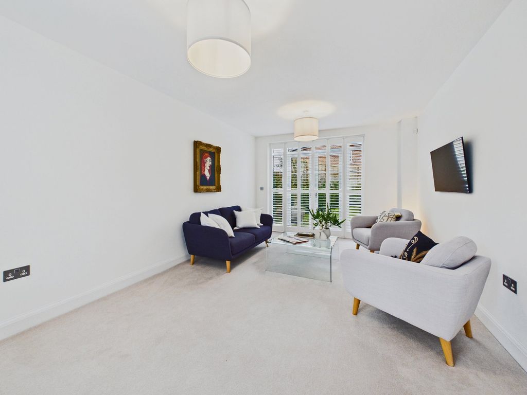 Property photo 3 of 17 Sitting Room