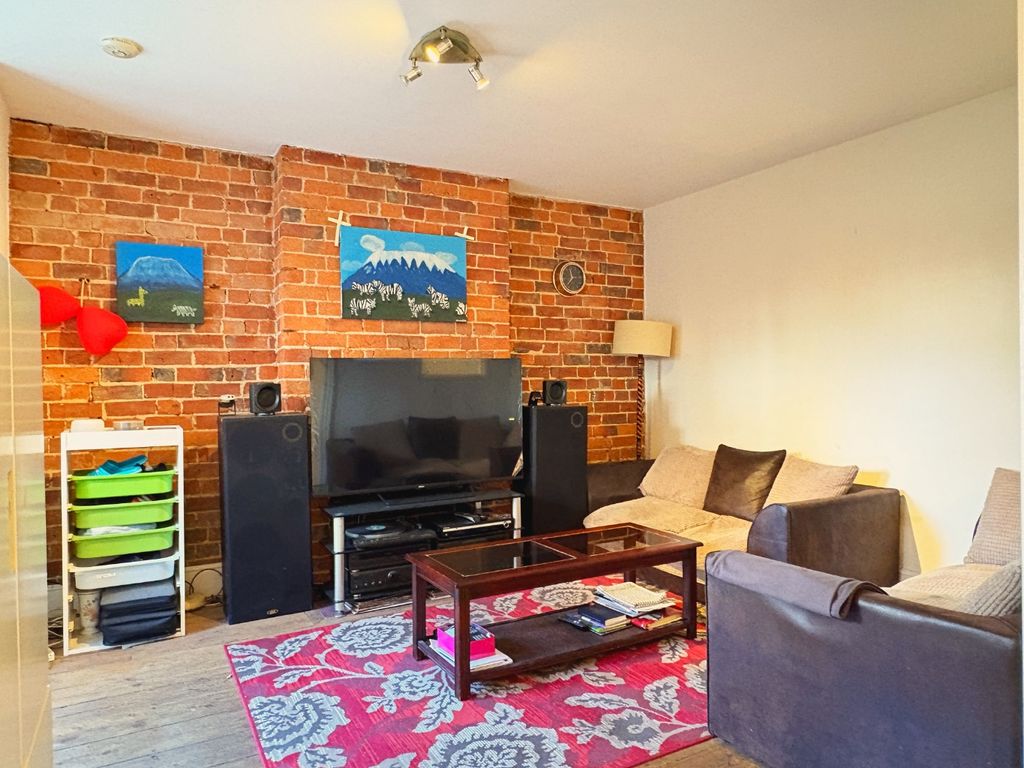 Property photo 2 of 12 5263305