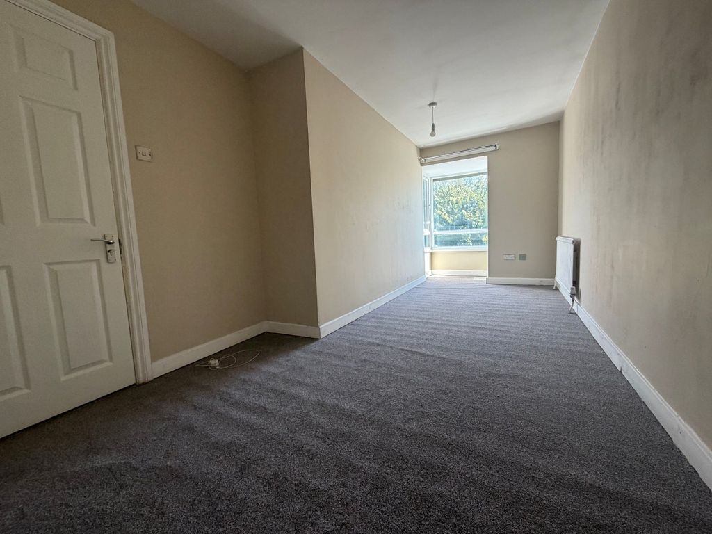 Property photo 3 of 5 Picture No. 04