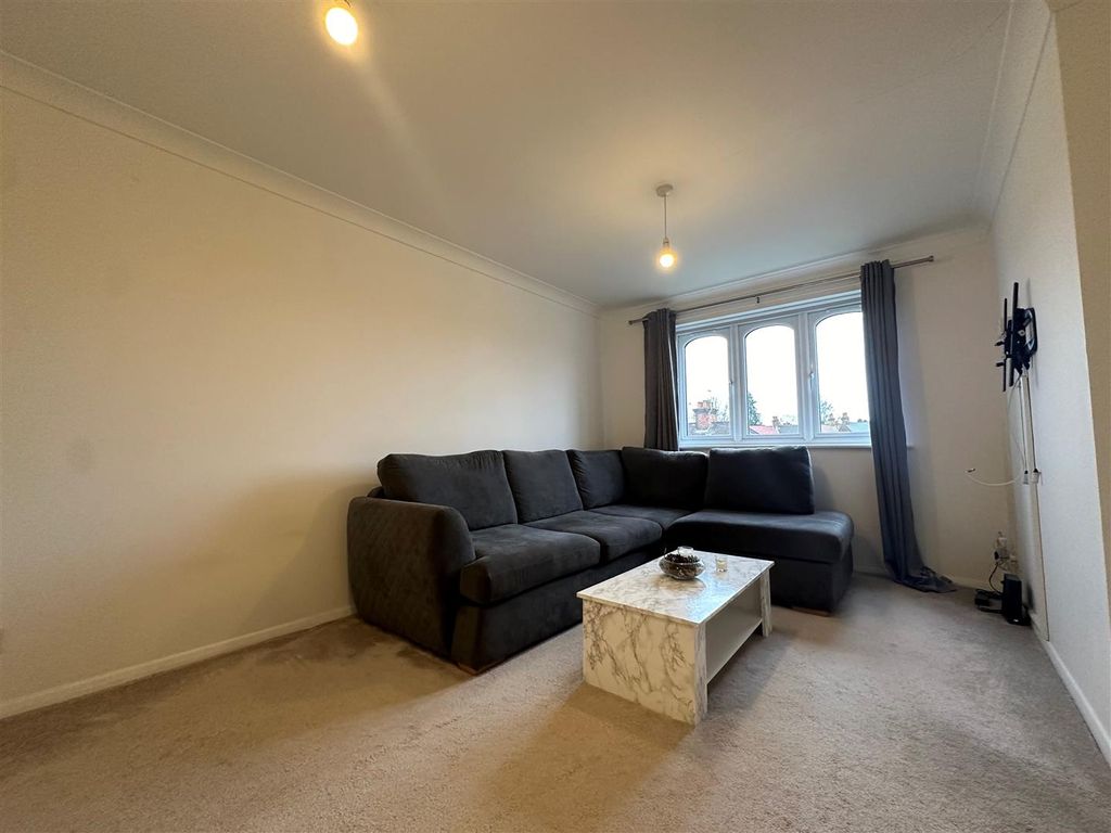 Property photo 3 of 11 Coopers Estate Agents