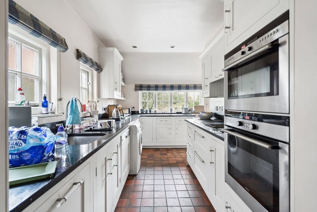 Property photo 3 of 11