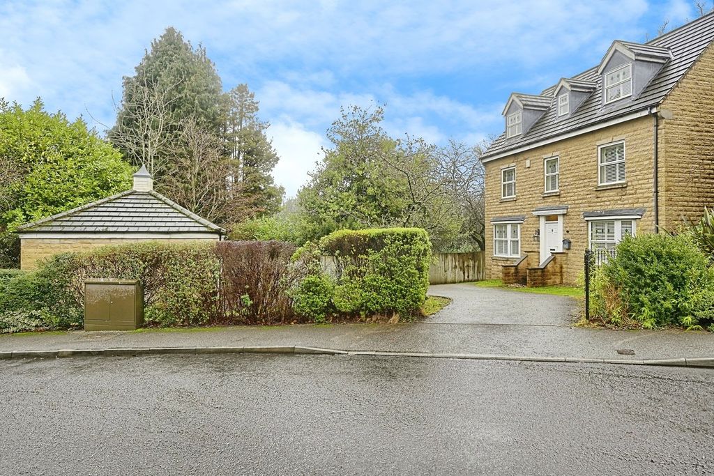 Property photo 2 of 28