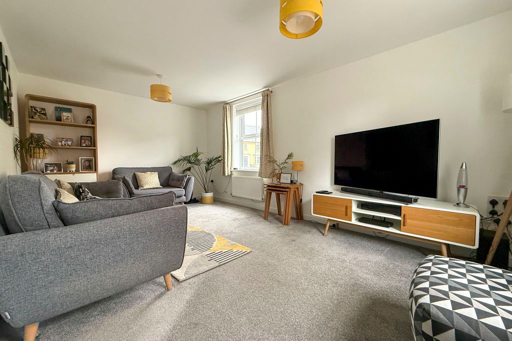 Property photo 3 of 23 Sitting Room