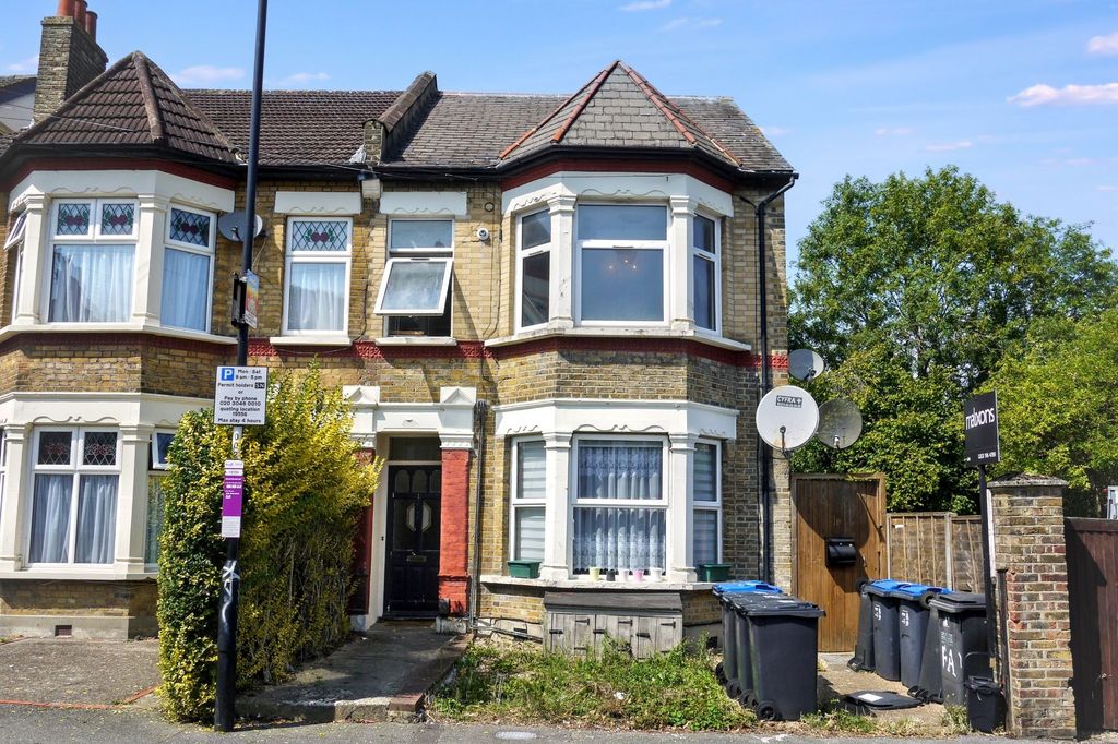 Property photo 1 of 17 Flat 3, 1 Burgoyne Road, London Se25 6Jt