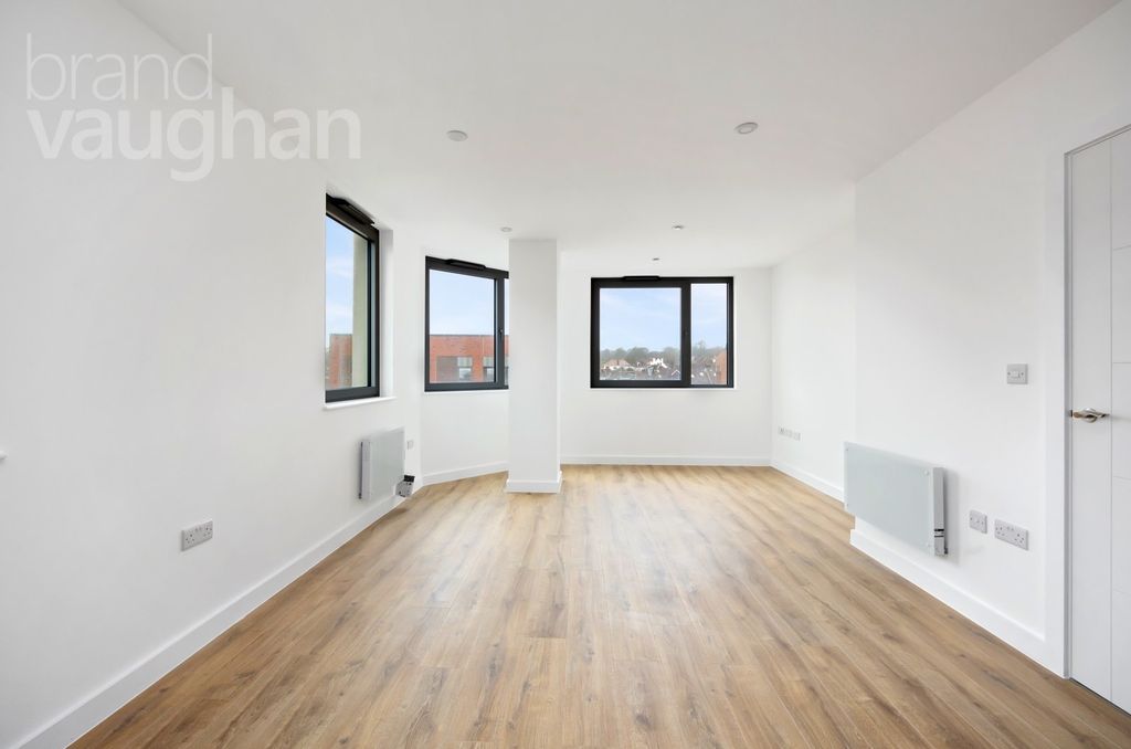 Property photo 2 of 12 Picture No. 20
