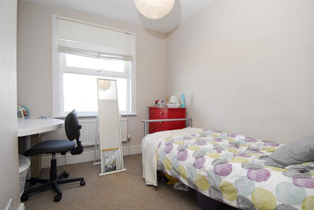 Property photo 3 of 9 30Holdsworthst006.Jpg
