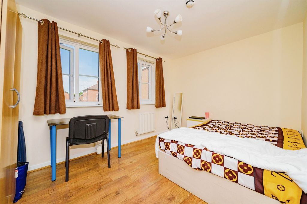 Property photo 2 of 9