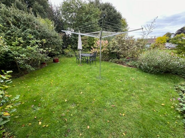 Property photo 2 of 12 Garden