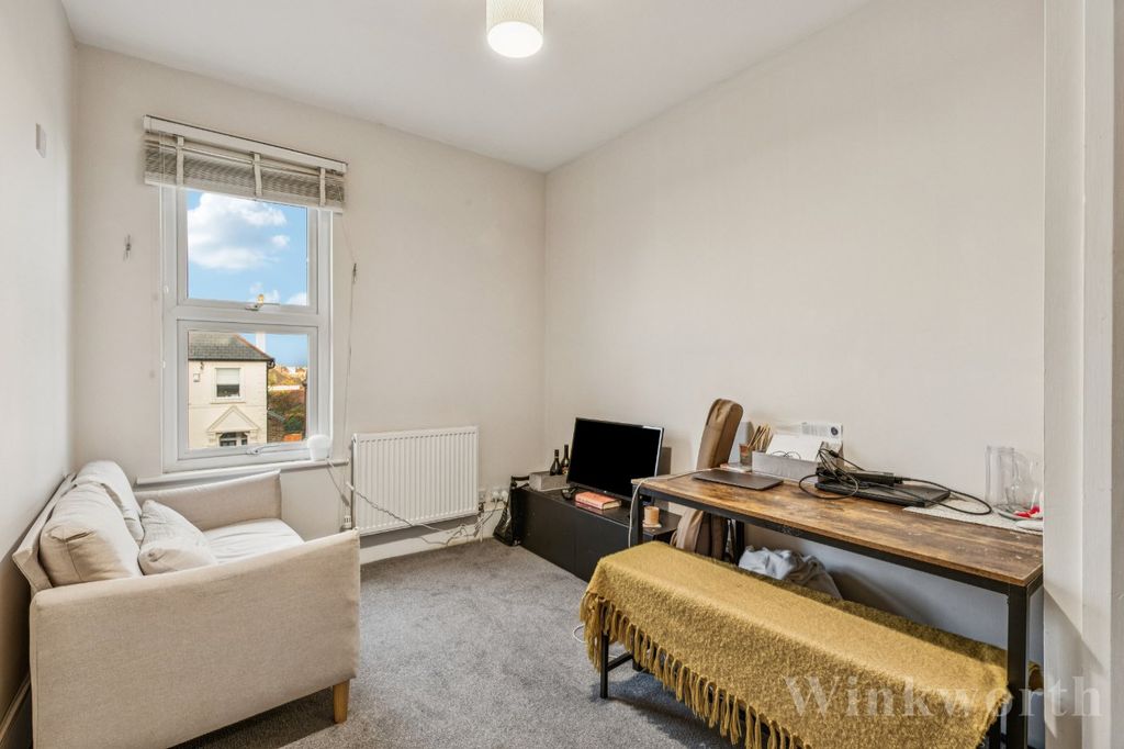 Property photo 2 of 9 Picture No. 15