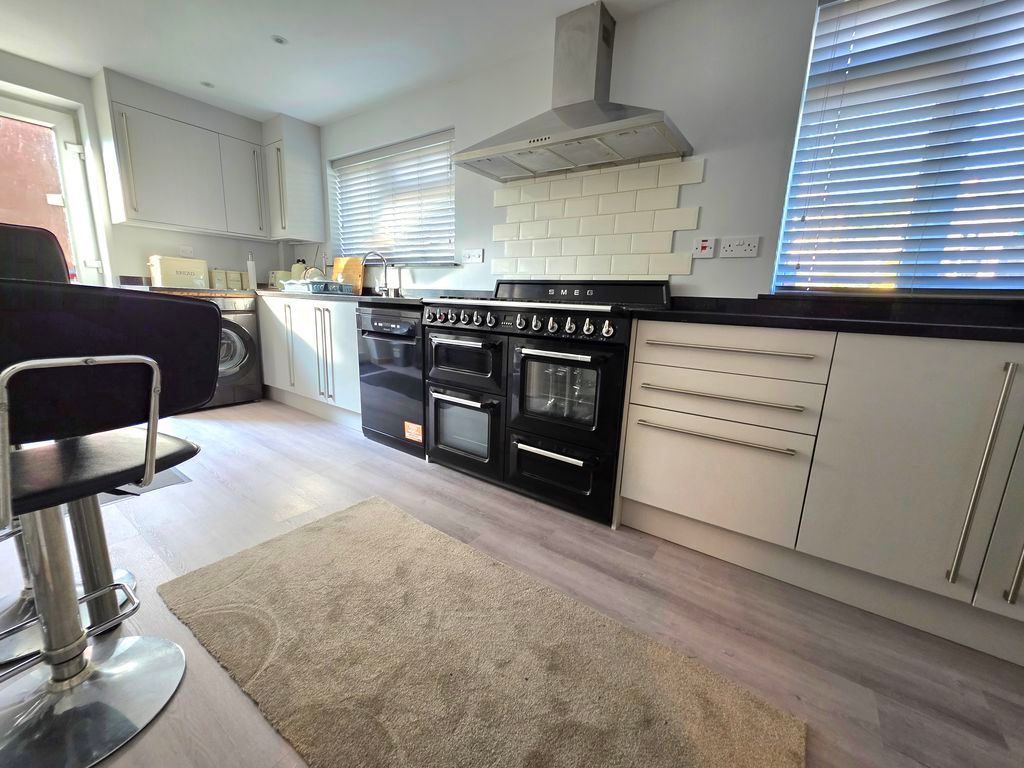 Property photo 3 of 12 Photo 10