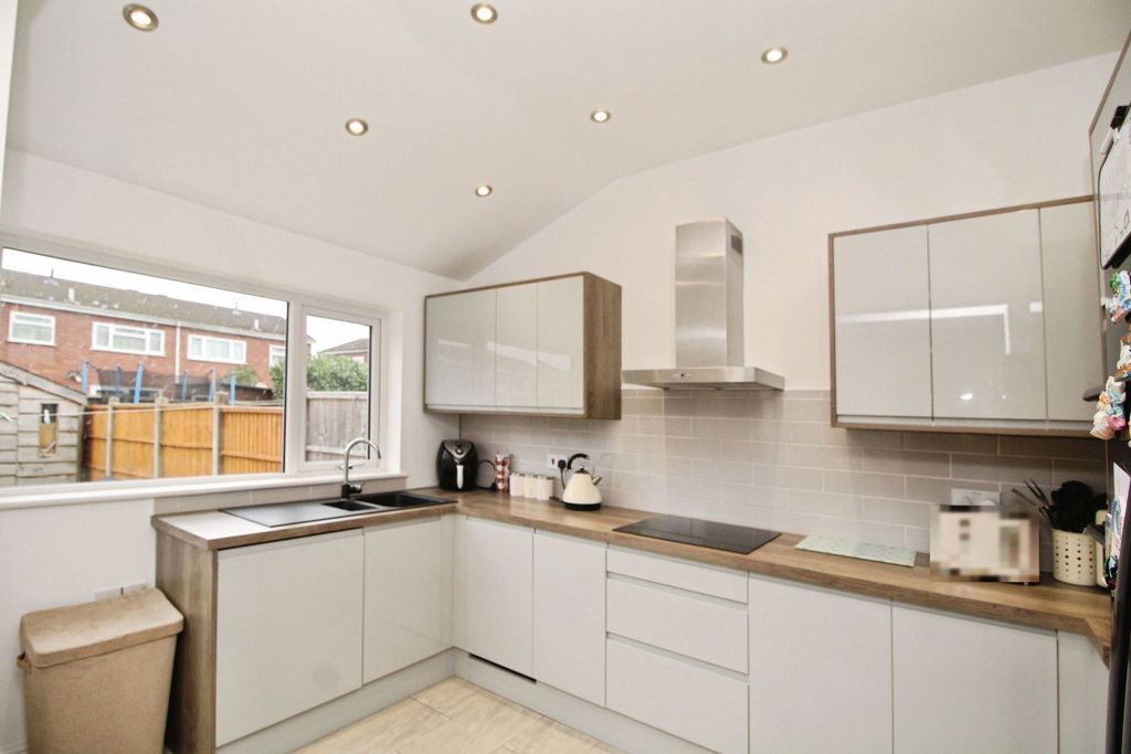 Property photo 3 of 23