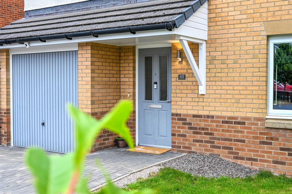Property photo 1 of 34