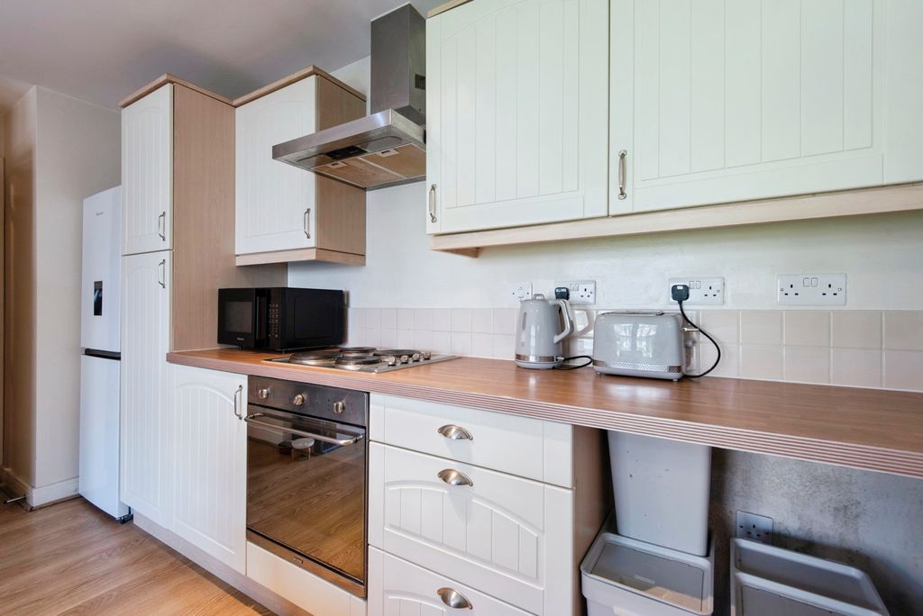 Property photo 3 of 22 Kitchen/Lounge