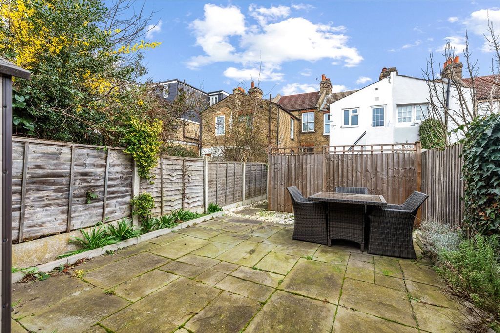 Property photo 2 of 8 Picture No. 22