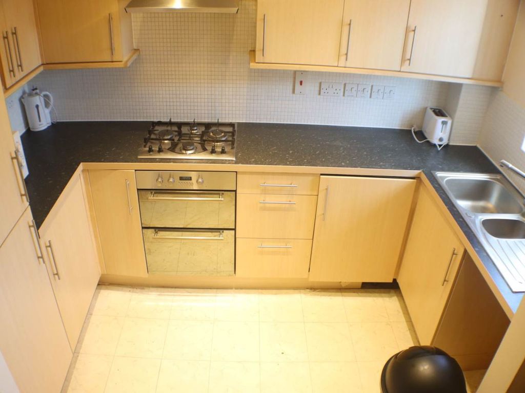 Property photo 2 of 8 61465B9A-Ad24-409d-A986-19dc1E6ce804