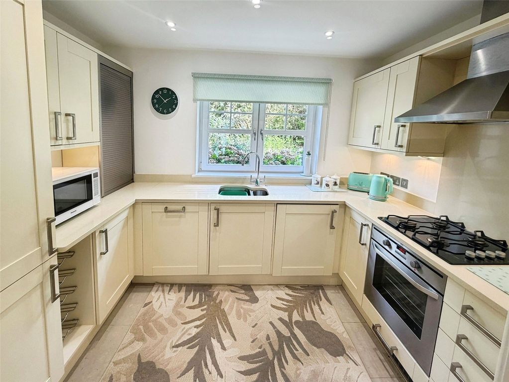 Property photo 2 of 17 Kitchen