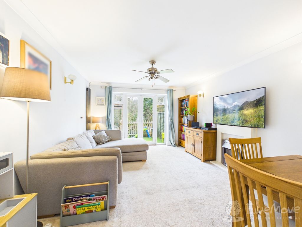 Property photo 3 of 13 Lving Room