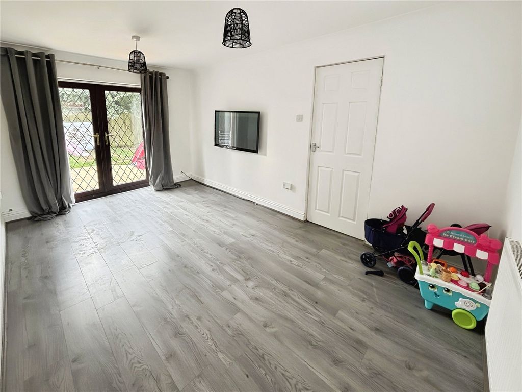 Property photo 3 of 17 Picture No. 05