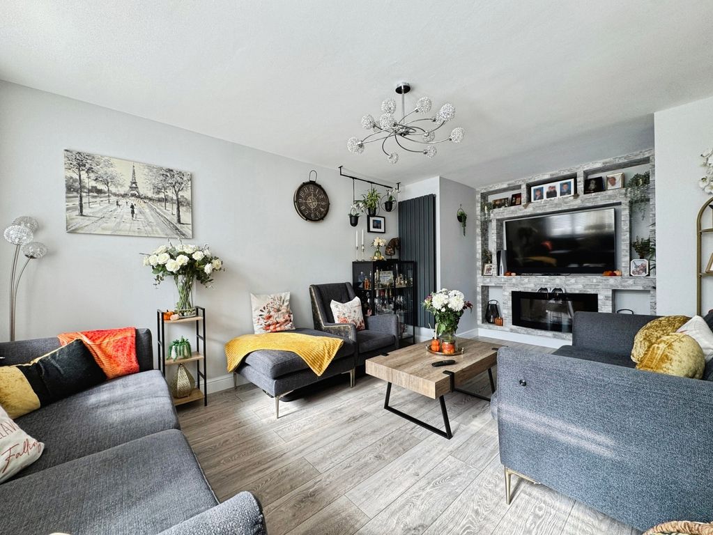 Property photo 3 of 18 Pbox-Img.Jpg