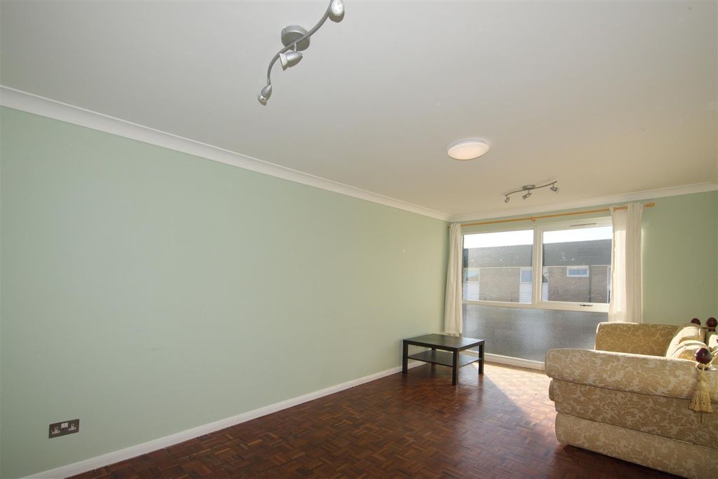 Property photo 2 of 6 Lounge