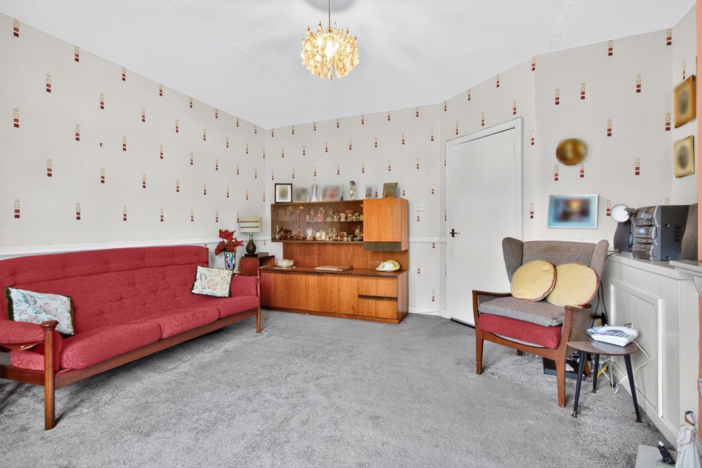 Property photo 3 of 15 Living Room