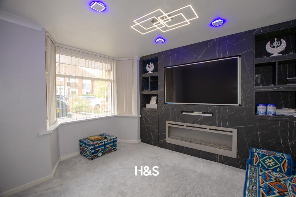 Property photo 3 of 17 8 Leam Crescent - Rec1.Jpg