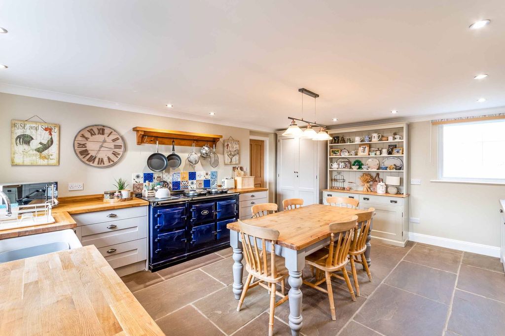 Property photo 2 of 35