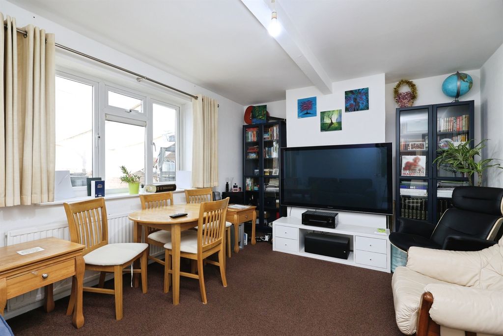 Property photo 2 of 16