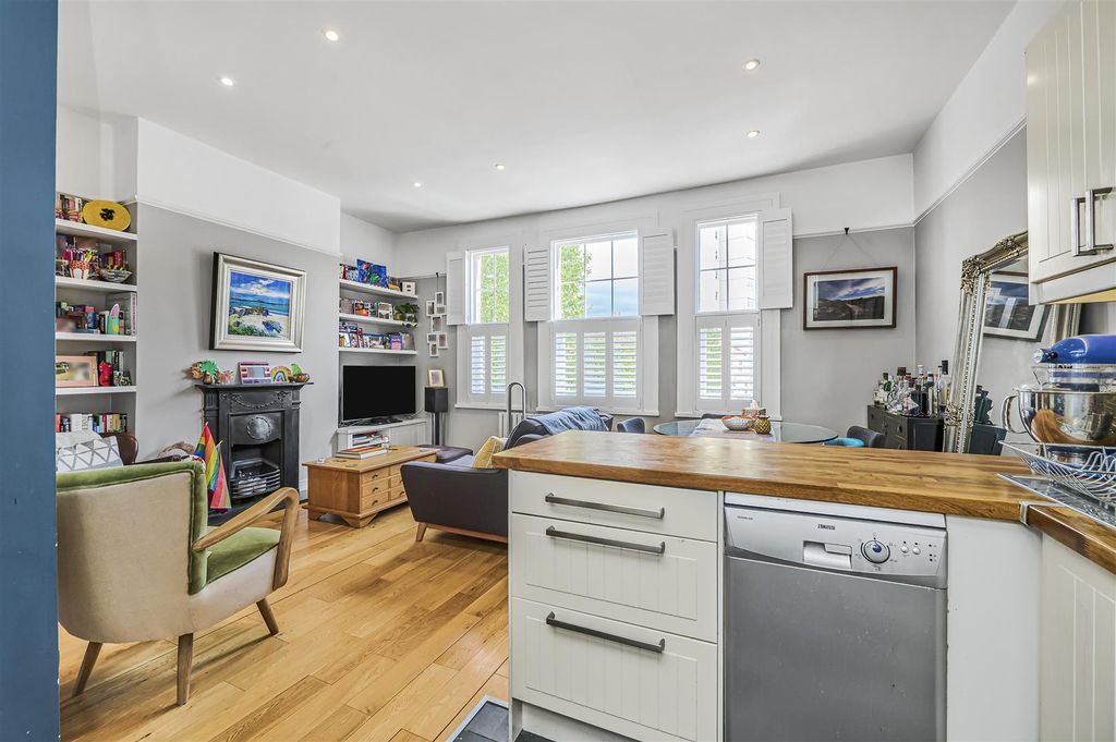 Property photo 2 of 13 Reception - Kitchen, Battersea Park Road, Eden Har