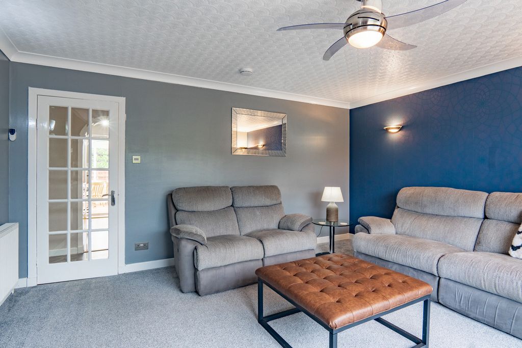 Property photo 3 of 33