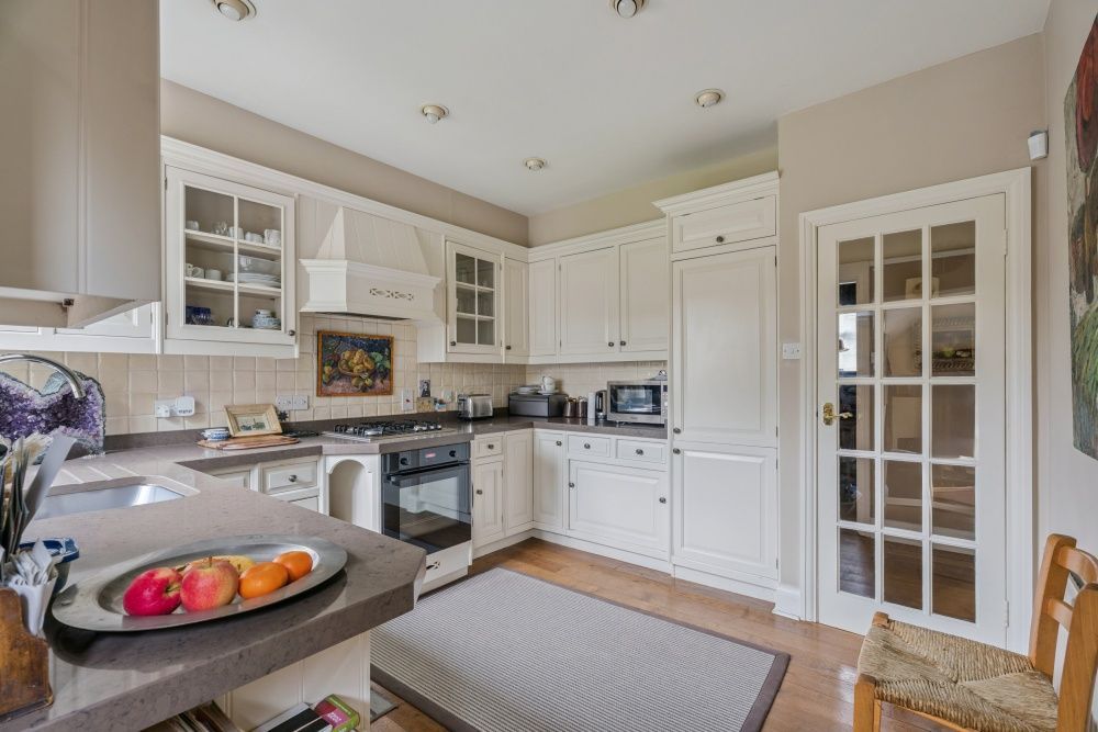 Property photo 2 of 27