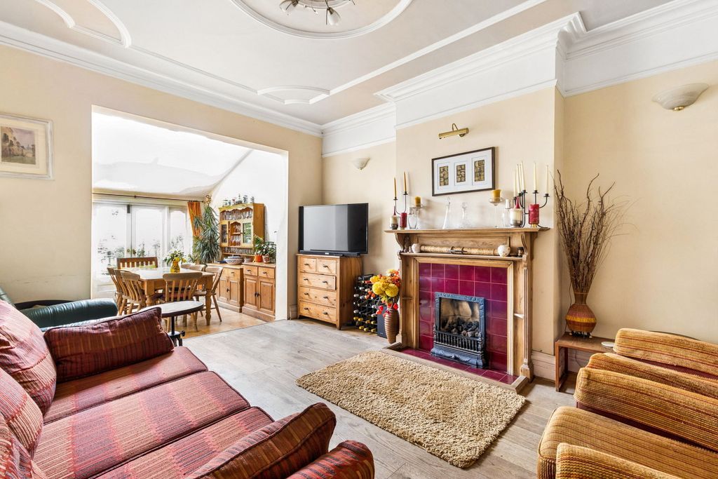 Property photo 3 of 20