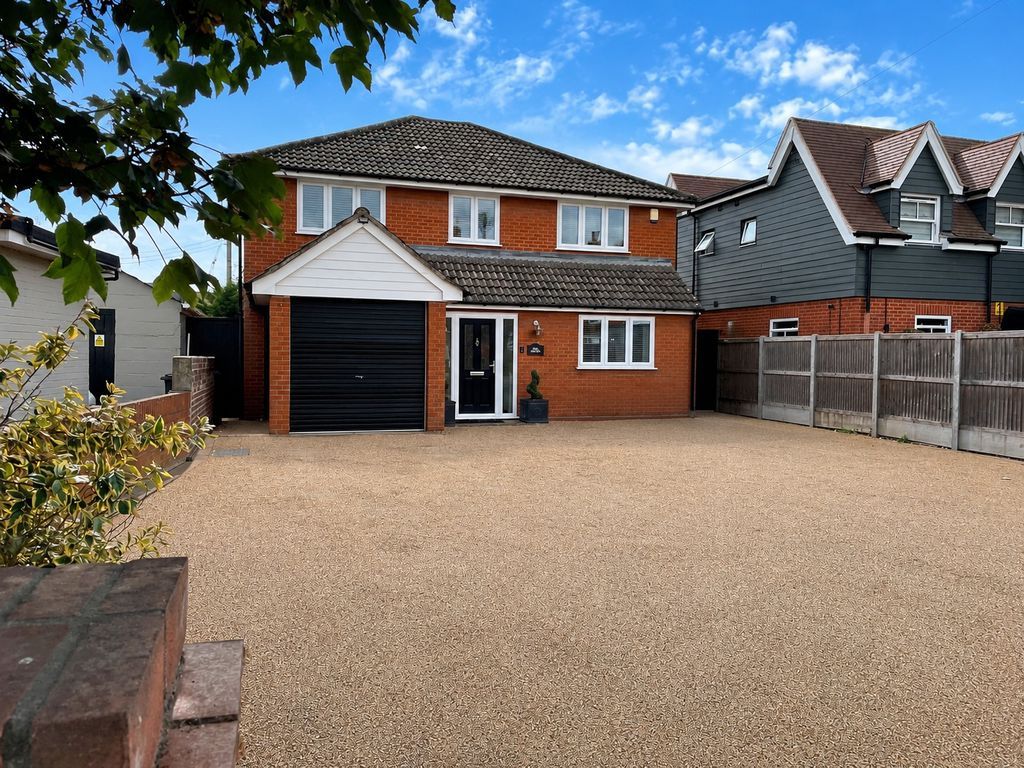 Property photo 1 of 26 Clacton Road
