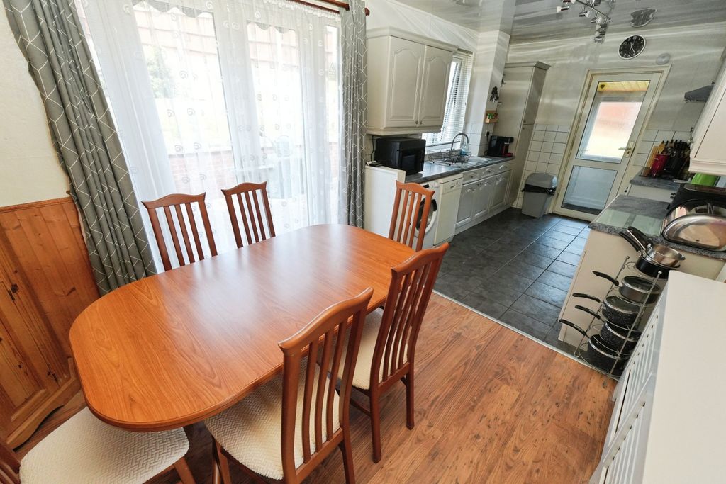 Property photo 3 of 21 Kitchen/Dining Room