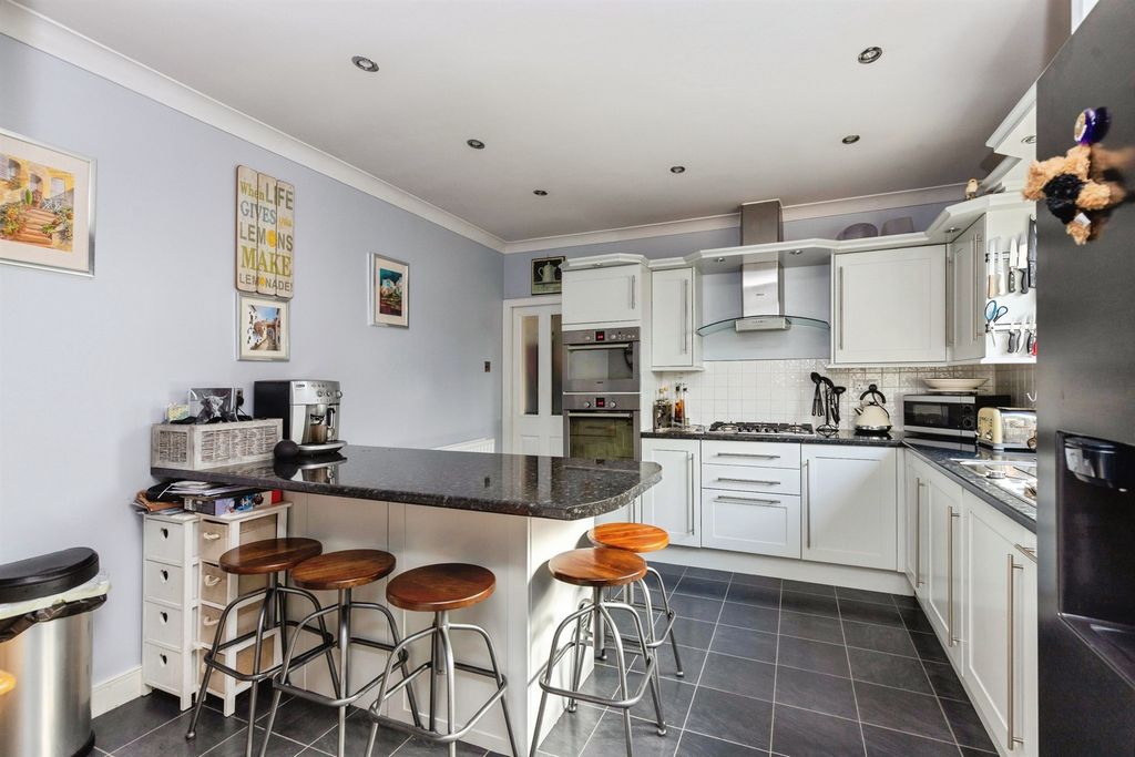 Property photo 2 of 16