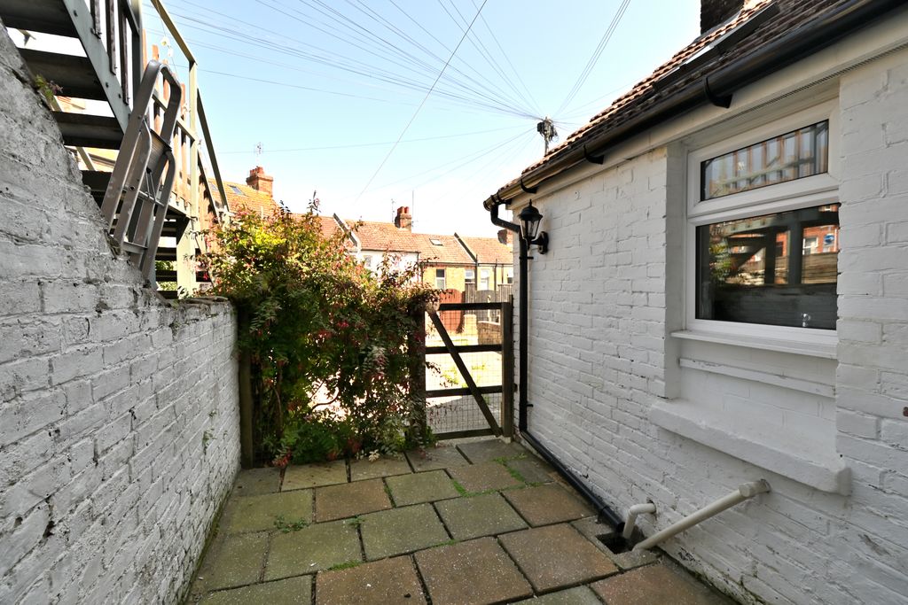 Property photo 2 of 5
