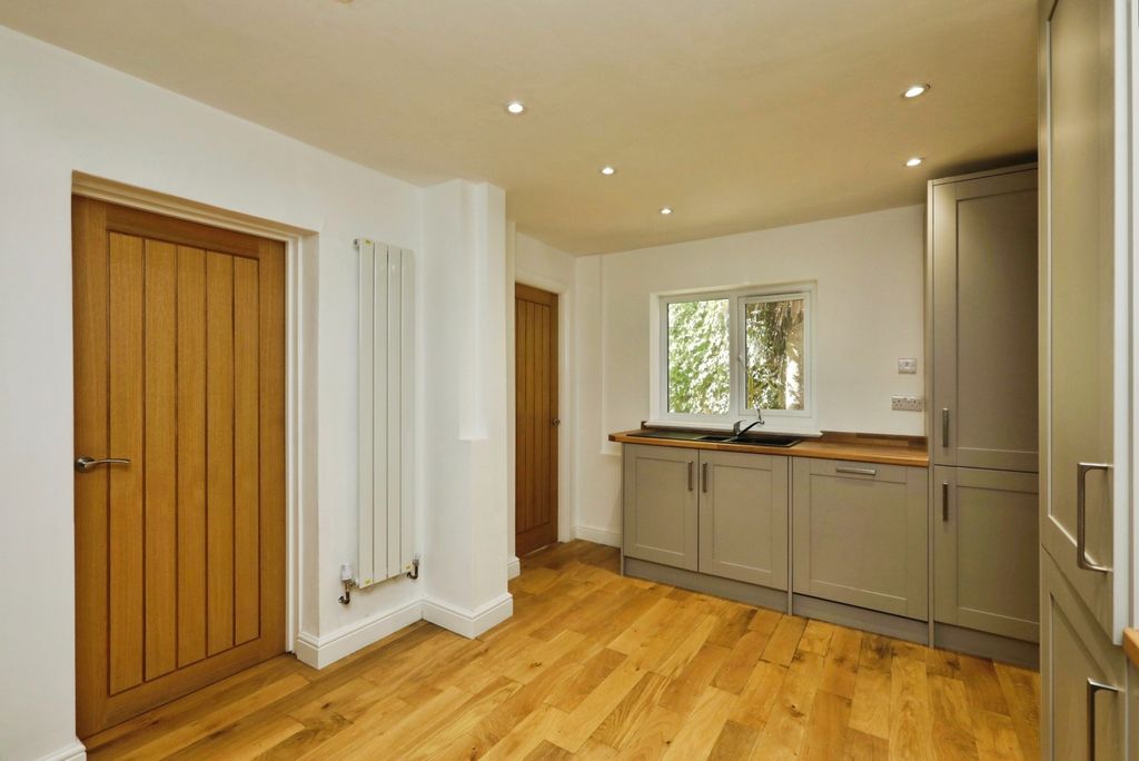Property photo 3 of 14 Image 5