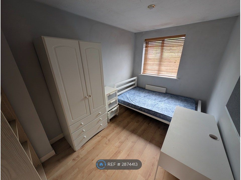 Property photo 2 of 30 Room 3 Available