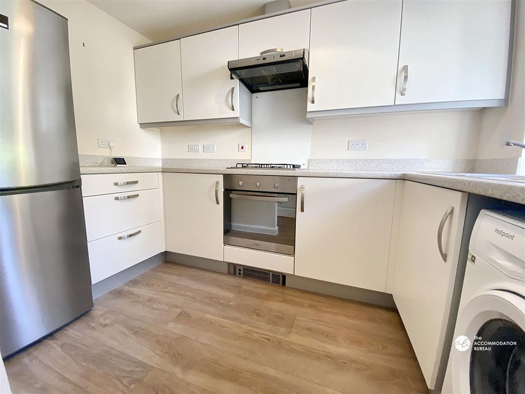 Property photo 3 of 17 Kitchen